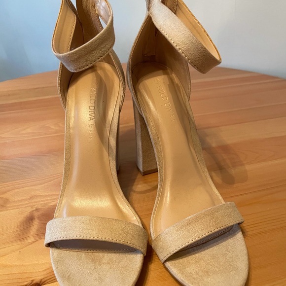 Nude suede block heel - Picture 2 of 4
